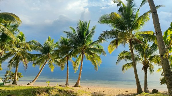 Où peut-on louer une maison de vacances en Espagne avec des ateliers de poterie et des excursions en montagne?